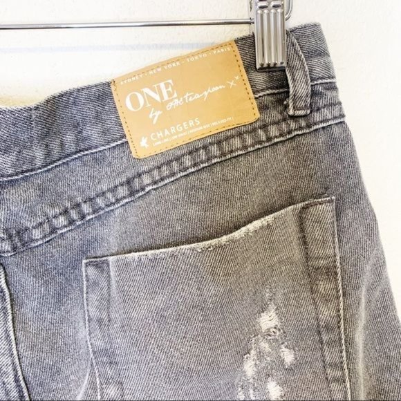 One Teaspoon Phantom Grey Chargers Distressed Mid Rise Denim Shorts 26 - Picture 7 of 11